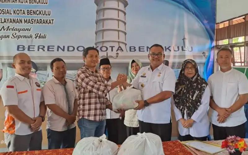 Peduli Kaum Duafa, APBB Serahkan Bantuan Sembako untuk Duafa ke Dinsos Kota