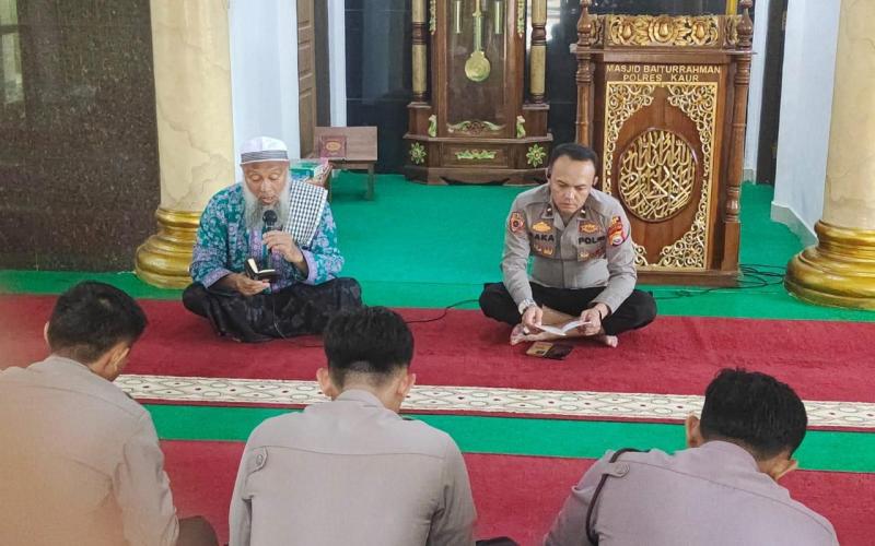 Ciptakan Polisi yang Humanis Serta Meningkatkan Kualitas Keimanan, Polres Kaur Gelar Binrohtal 