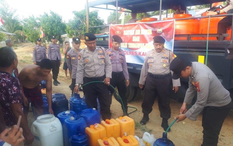 Polres Kaur Berikan Bantuan Air Bersih Kepada Warga yang Terdampak Kekeringan 
