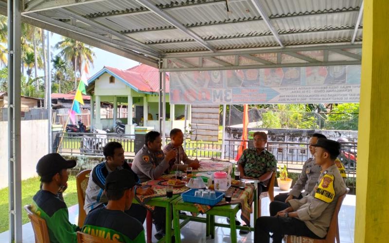 Jumat Curhat di Desa Suka Raja, Polsek Kaur Selatan Sampaikan Imbauan Kamtibmas 