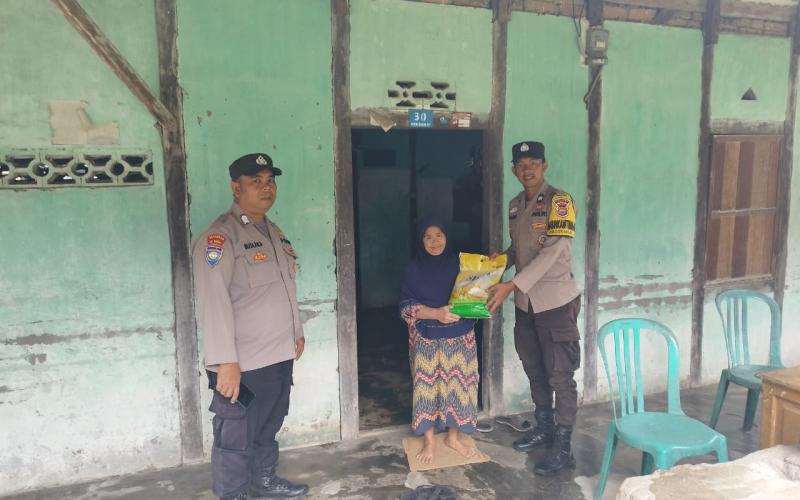 Polsek Maje Salurkan Bantuan Sosial Kemanusian Kepada Warga Kurang Mampu