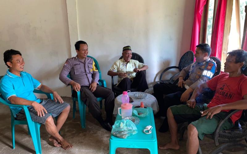 Dapatkan Informasi Kamtibmas, Polsek Muara Sahung Gelar Minggu Kasih Bersama Warga Desa Ulak bandung 