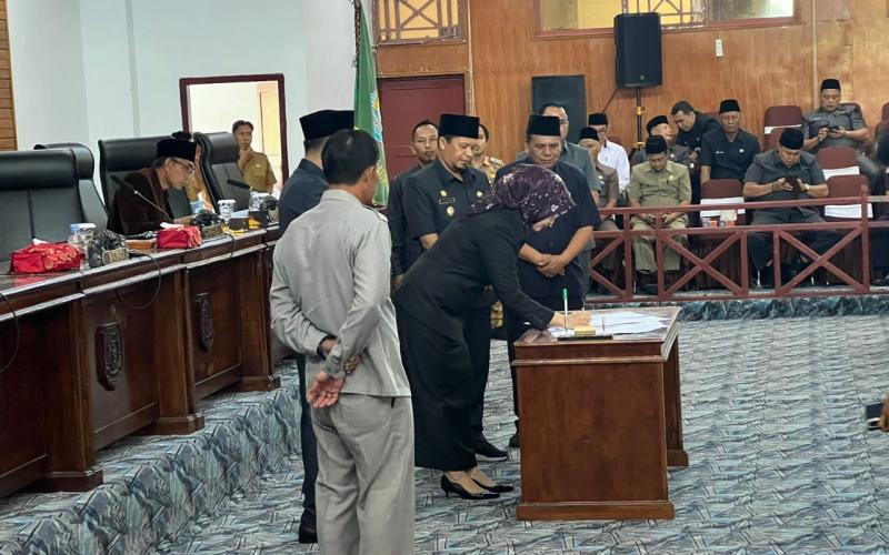 KBO Sat Intelkam Polres Kaur Hadiri Rapat Paripurna DPRD Kaur