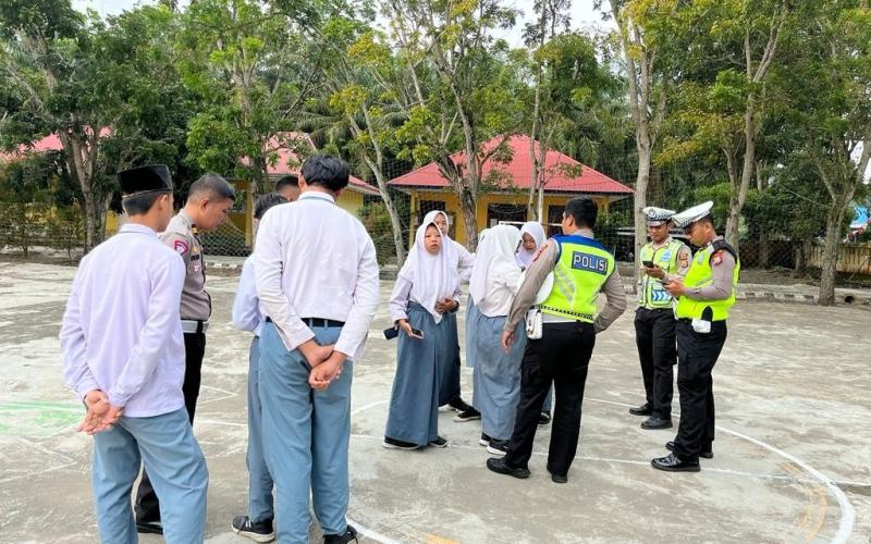 Sat Lantas Polres Mukomuko Berikan Penyuluhan Tertib Berlalulintas di SMAN 7 