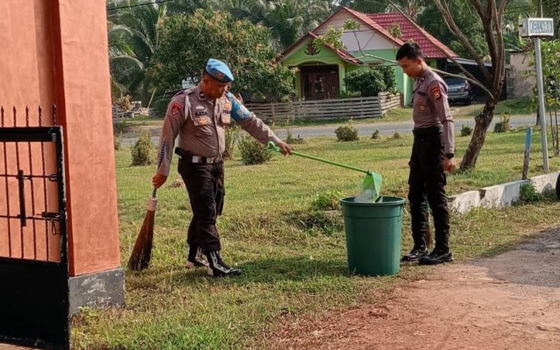 Tingkatkan Kebersihan Lingkungan, Polres Kaur Gelar Kurve 