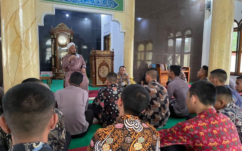 Tingkatkan Karakter Personel Jadi Lebih Humanis, Polres Kaur Gelar Binrohtal 