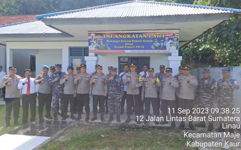 Kapolres Kaur Sambang Silahturahmi di Mako Pos AL Linau, Berikan Ucapan dan Kejutan HUT TNI-AL ke 78 