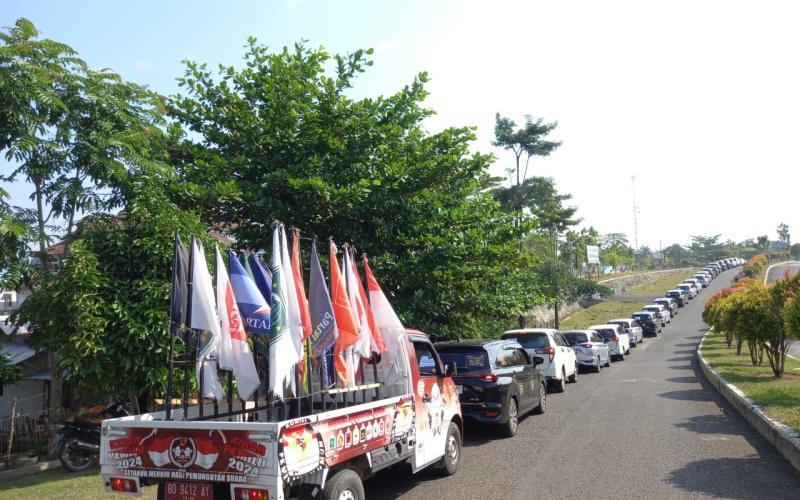 Polres Kaur, Gelar Pengamanan dan Pengawalan Serah Terima Kirab Pemilu 2024 dari Kabupaten Kaur ke Kabupaten Pesisir Barat Lampung