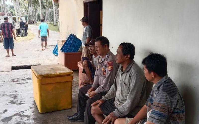 Sambangi Nelayan, Sat Polairud Polres Kaur Sampaikan Imbauan Kamtibmas
