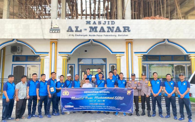 Peringati Maulid Nabi 1445 H, Polres Kaur Gelar Bakti Sosial di Masjid Al- Manar 