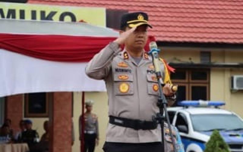 Kapolres Ucapkan Selamat kepada Lima Personel Polres Mukomuko yang Lulus Terpilih Seleksi PAG