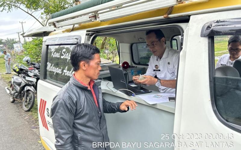 Berikan Pelayan Prima, Satlantas Polres Kaur Gelar Pembayaran Pajak Keliling di Desa Pagar Dewa 