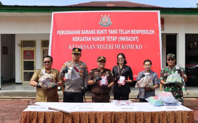 Kapolres Mukomuko Hadiri Pemusnahan Barang Bukti di Kejari Mukomuko