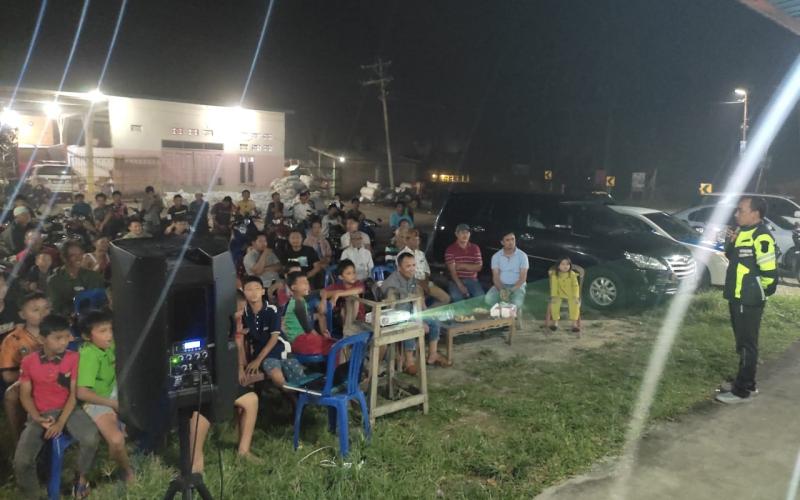 Unit Sat Lantas Polres Kaur Gelar Nobar Bola dan Sampaikan Tatatertib Berlalulintas 