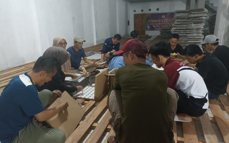 Polres Kaur Monitoring Kegiatan Pengecekan dan Penyortiran Segel Pemilu 2024