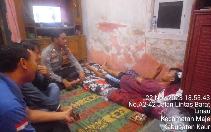 Bhabinkamtibmas Polsek Maje Datangi Rumah Korban Dugaan Tindak Pidana di Desa Linau 