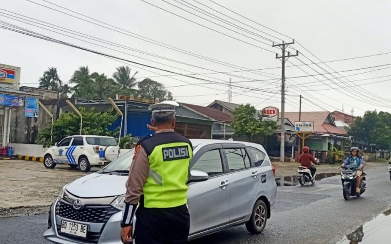 Bentuk Pelayanan Kepada Masyarakat Guna Mewujudkan Kamseltibcar Lantas, Sat Lantas Polres Kaur Gatur Lalin Pagi Hari