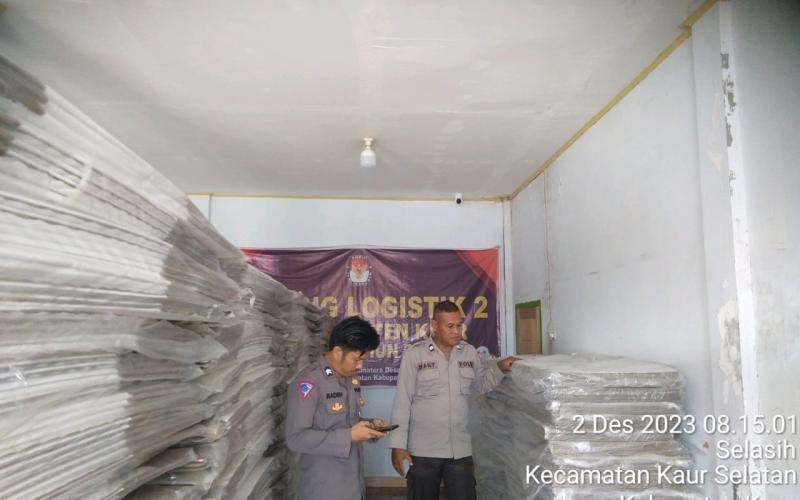 Tingkatkan Situasi Kamtibmas yang Kondusif di Gudang Logistik KPUD, Personel Satgas Preventif OMB Nala Polres Kaur Lakukan Pengamanan 