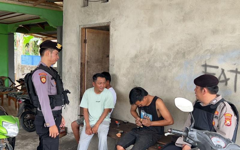 Sambil Patroli, Personel OMB Polres Mukomuko Sampaikan Imbauan Batasan Berkampanye kepada Masyarakat