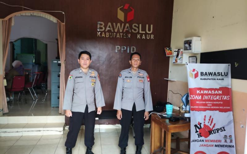 Personel OMB Nala Polres Kaur, Patroli Jaga di kantor Bawaslu 