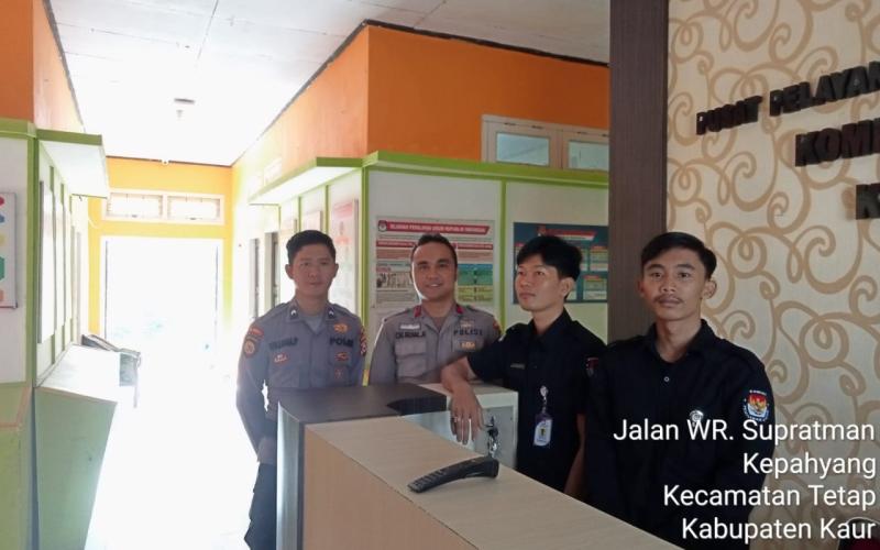 Cegah Gangguan Kamtibmas, Personel OMB Polres Kaur Patroli di Kantor KPUD 