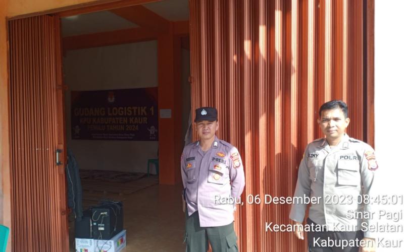 Operasi Mantab Brata Nala 2023, Personel Polres Kaur Awasi Gudang Logistik KPUD