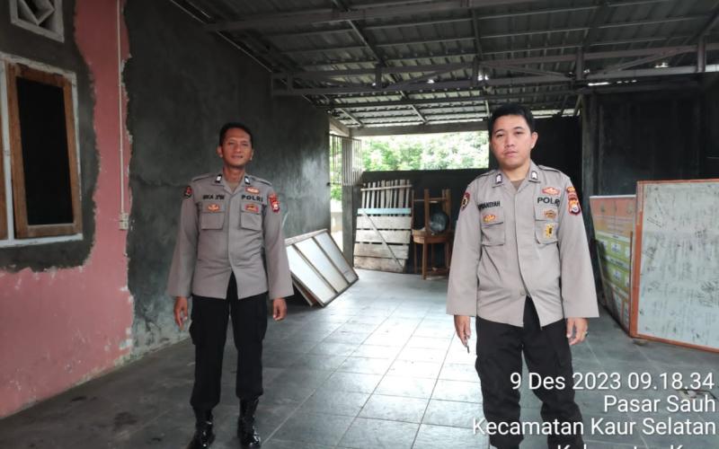 Personel Operasi Mantap Brata (OMB) Nala Polres Kaur Intesifkan Pengamanan di Kantor Bawaslu 