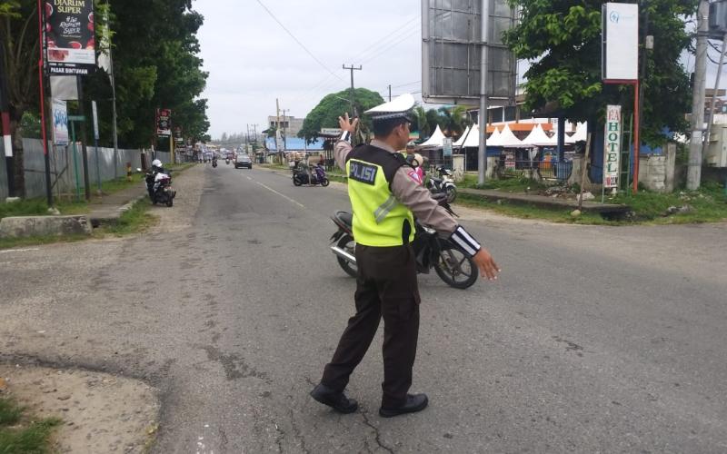 Bentuk Pelayanan kepada Masyarakat Guna Mewujudkan Kamseltibcar Lantas, Sat Lantas Polres Kaur Gatur Lalin Pagi Hari