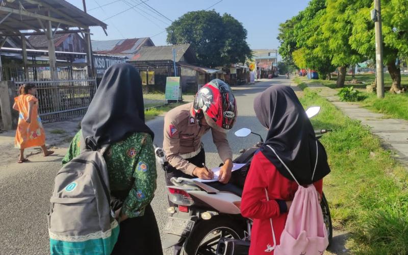 Personel Sat Lantas Patroli, Tindak Pelanggar Kendaraan Berupa Tilang 
