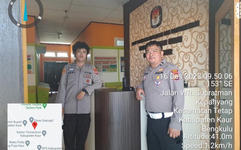 Thapan Masa Kampenya, Personel OMB Polres Kaur Patroli di Kantor Bawaslu  