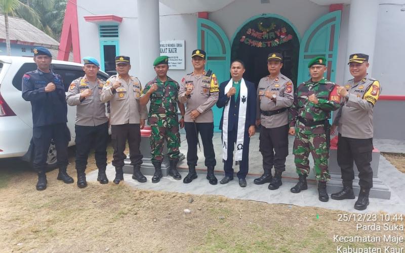 Pastikan Perayaan Natal Berjalan Aman, Kapolres Kaur Pantau Langsung Pengamanan di Gereja 