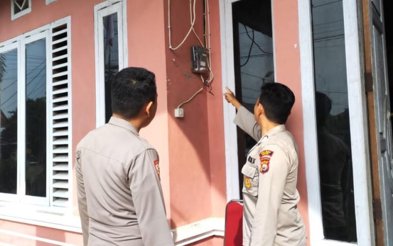 Personel OMB Polres Kaur Patroli Tingkatkan Pengawasan di Kantor Bawaslu 