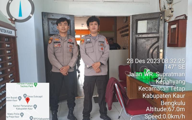 Cegah Gangguan Kamtibmas, Personel OMB Polres Kaur Laksanakan Pengamanan di Kantor KPUD  