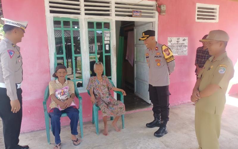 Dipimpin Waka Polres, Polres Kaur Gelar Selasa Berbagi kepada Warga Kurang Mampu