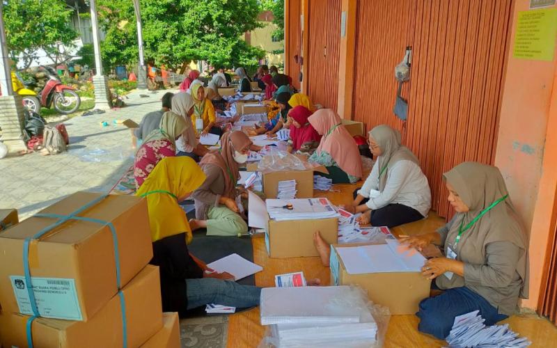 Pelipatan Surat Suara di KPUD Kuar di Awasi Polres Kaur