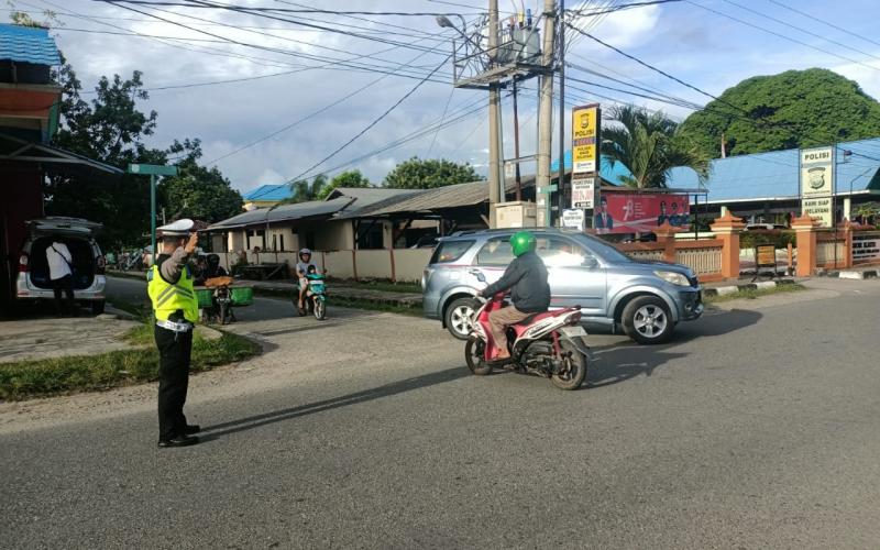 Sat Lantas Polres Kaur Gatur Lalin Pagi Hari Hindari Kemacetan dan Laka Lantas 