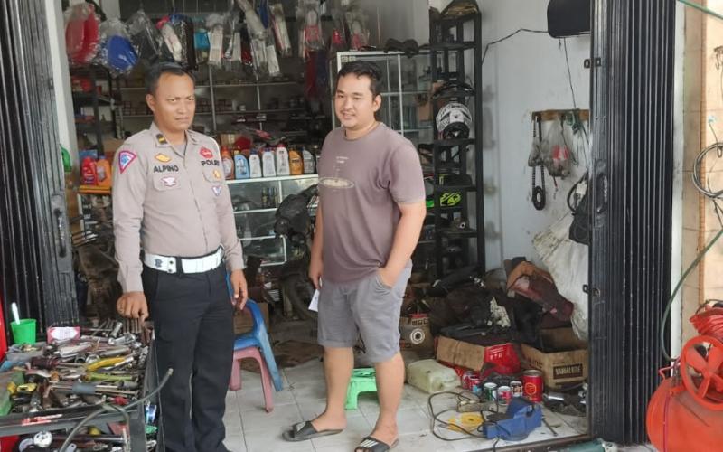 Sambangi Toko Spare Part Kendaraan, Sat Lantas Polres kaur Sampaikan Imbauan Larangan Penjualan Knalpot Brong