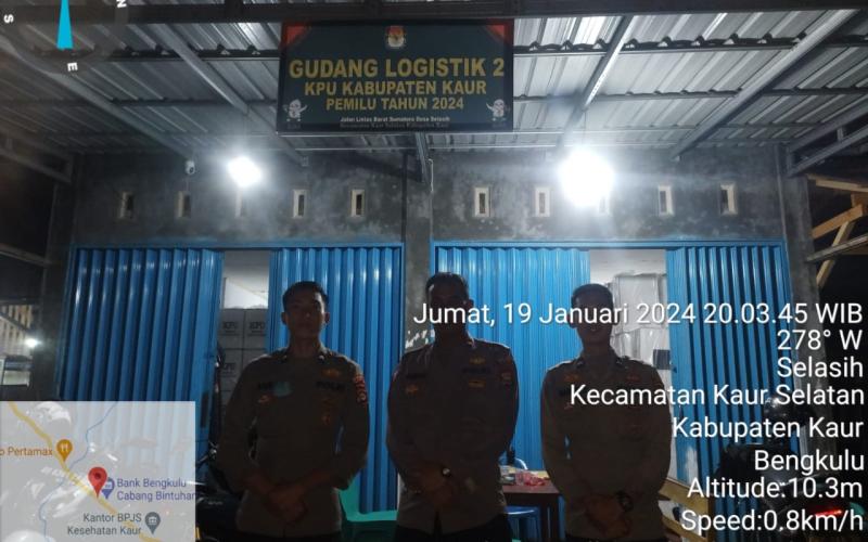 Waspada dan Peduli Lingkungan, Personel Piket Satgas Preventif OMB Polres Kaur Patroli Gudang Logistik