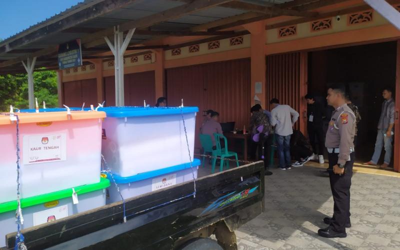 Pastikan Aman, Polres Kaur Kawal Ketat Pergeseran Surat Suara Pemilu 2024