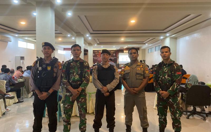Sinergitas TNI-Polri Amankan Rapat Pleno Terbuka KPU Kabupaten Mukomuko