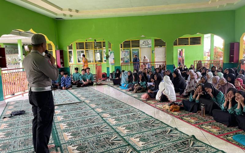 Edukasi Pelajar Tertib Berlalulintas, Polres Mukomuko Sambangi MAN 02 Mukomuko