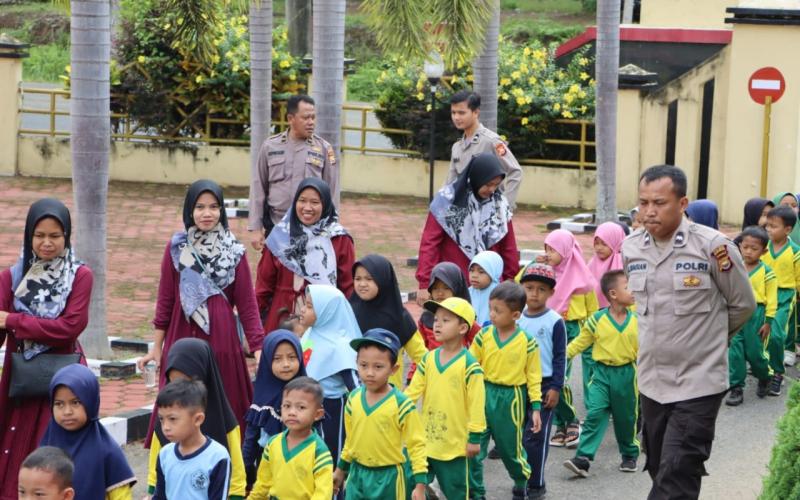 Polisi Sahabat Anak, Polres Mukomuko Terima Kunjungan Murid TK dan Paud Terpadu Sukamaju