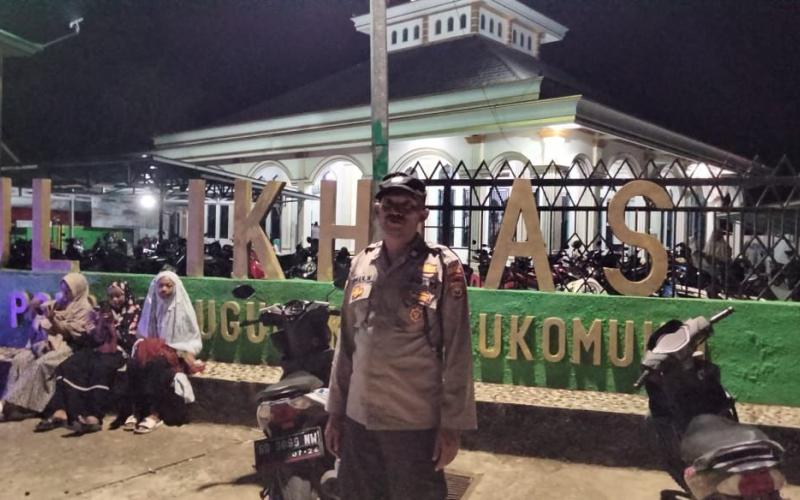 Polres Mukomuko Terjunkan Personel Jaga Keamanan Saat Tarawih