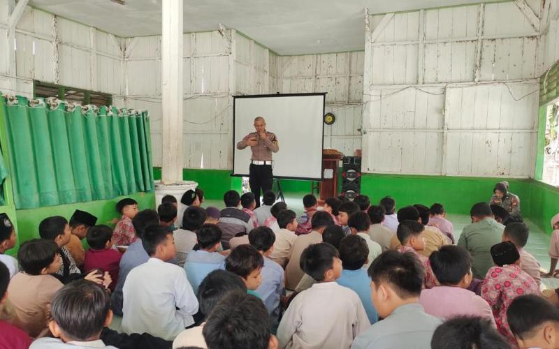 Satlantas Polres Mukomuko Berikan Edukasi Lalu Lintas kepada Anak Sekolah Dasar
