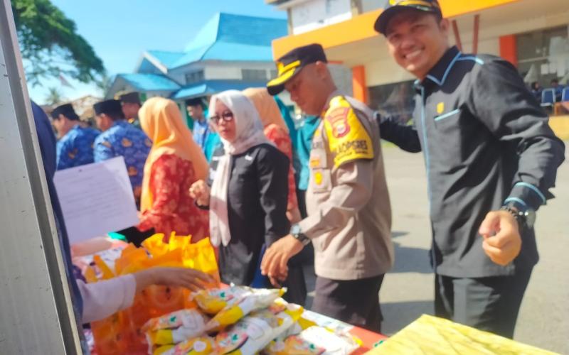Wujud Pelayanan Kepada Masyarakat, Personel Polres Kaur Monitoring Pasar Murah 