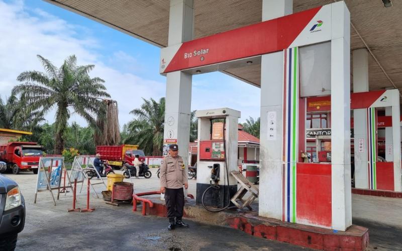 Pastikan Stock BBM Aman Jelang Lebaran, Polres Mukomuko dan Polsek Jajaran Lakukan Pengecekan di SPBU 