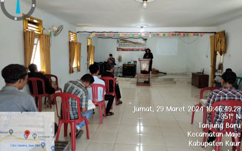 Personel Polsek Maje Lakukan Pengamanan Perayaan Kenaikan Isa Al-Masih di Gereja