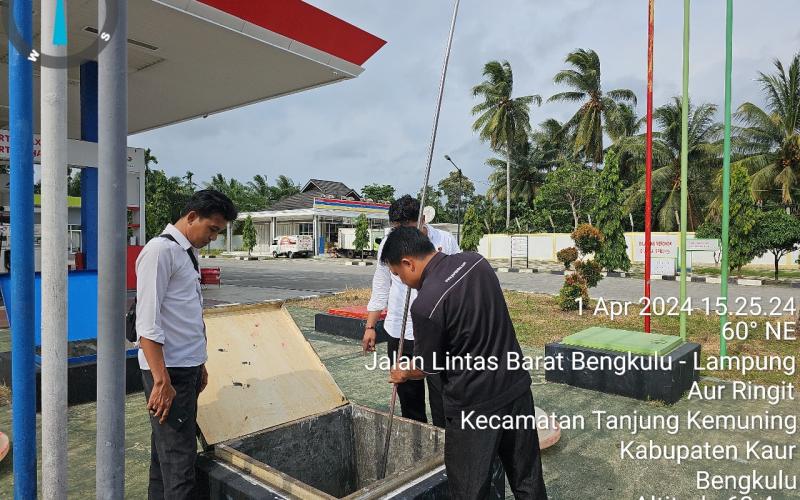 Jelang Idulfitri, Personel Polres Kaur Cek SPBU Untuk Cegah Kecurangan