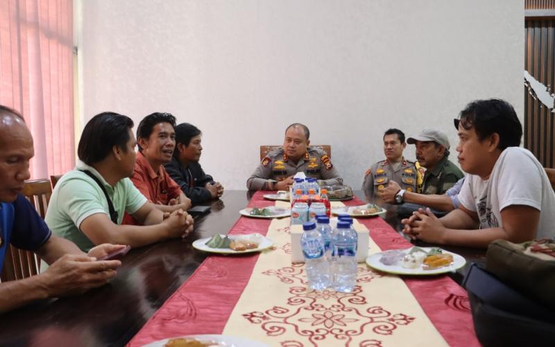 Kapolres Kepahiang Pimpin Jumat Curhat Bersama Dengan Jurnalis Media Cetak dan Elektronik Kabupaten Kepahiang