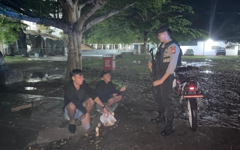 Laksanakan Patroli, Personel Polres Kaur Sambangi Warga Sampaikan Pesan Kamtibmas 